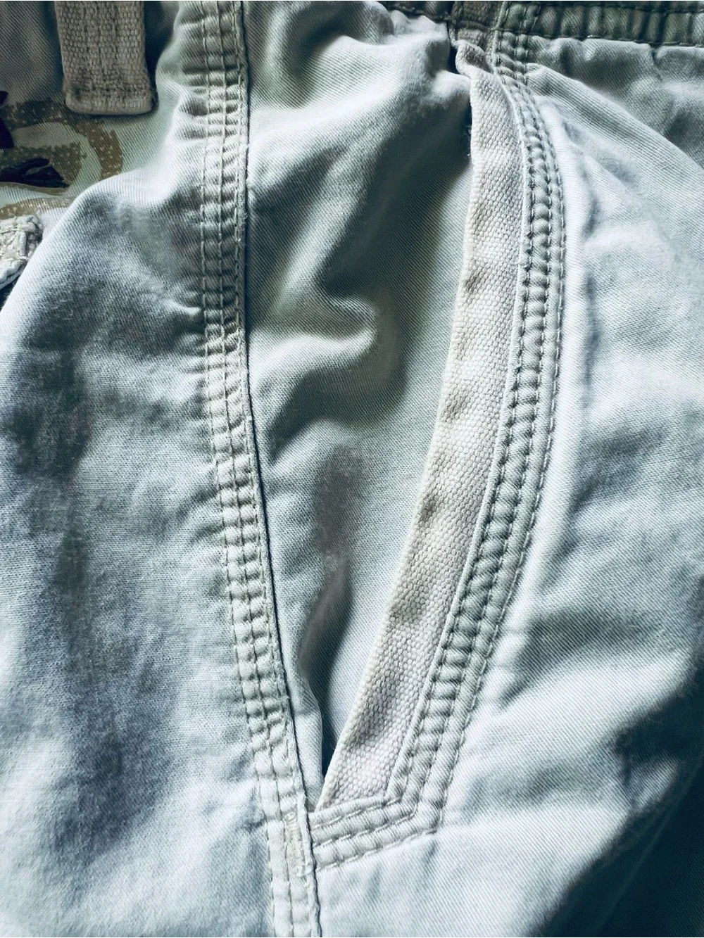 •Quicksilver Sz 31 Cargo Shorts!
